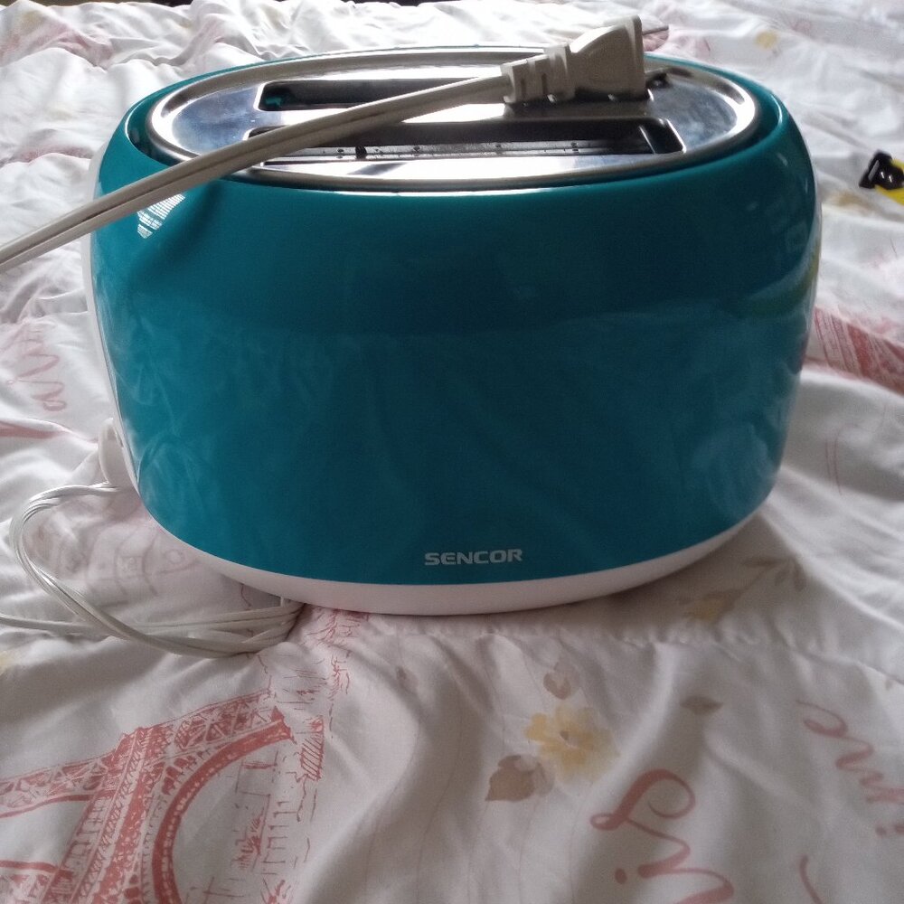 WORKING BLUEISH TOASTER